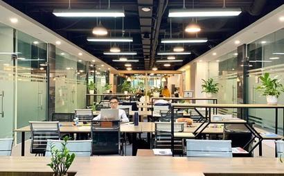 Hot Desk - Collaboration Hot Desk - Collaboration