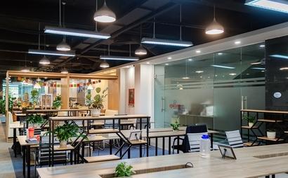 Hot Desk - Collaboration Hot Desk - Collaboration