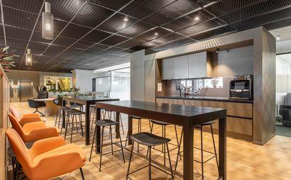 Open plan office space for 10 persons in Regus Australia Square Plaza Open plan office space for 10 persons in Regus Australia Square Plaza
