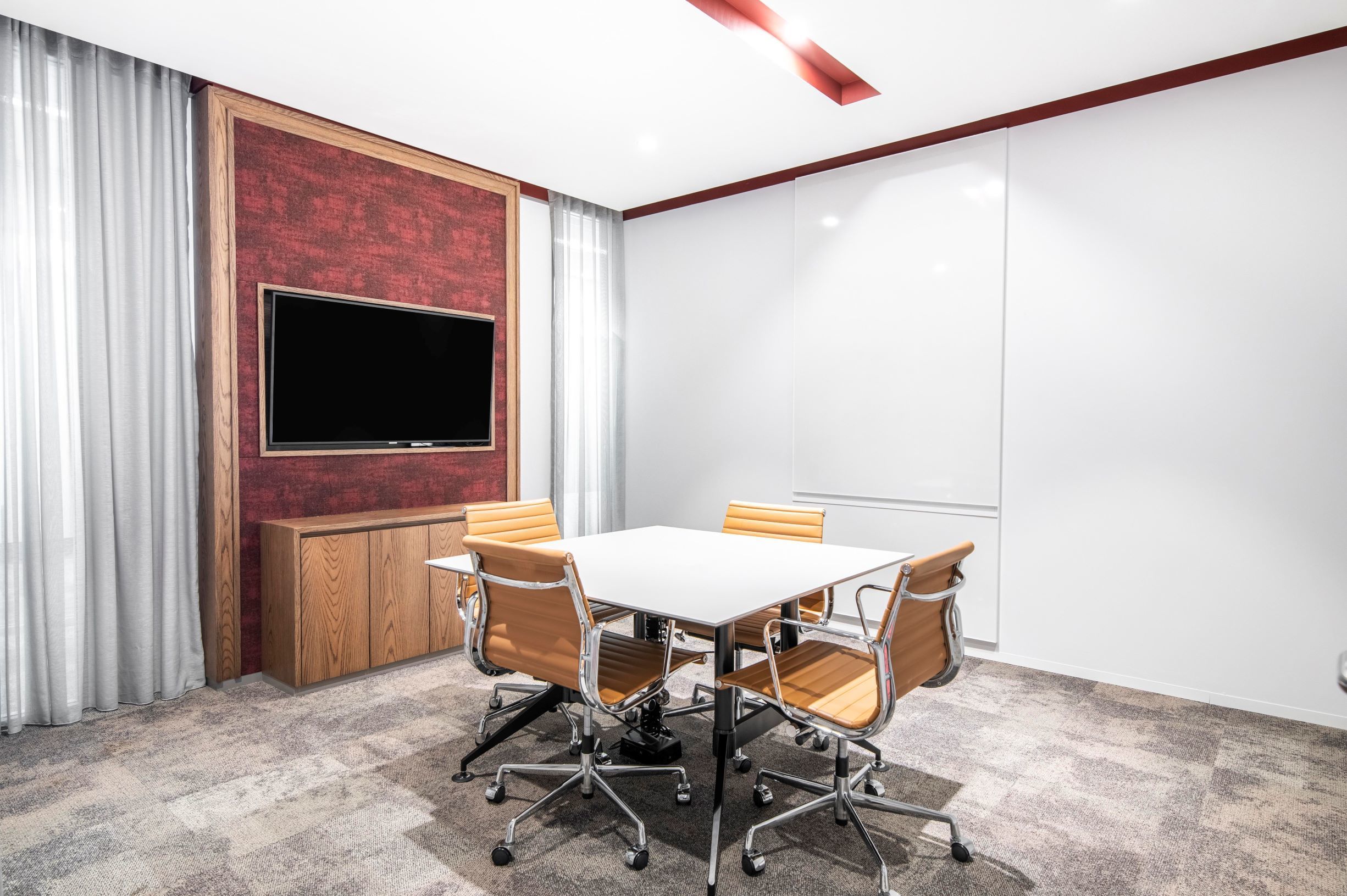 All-inclusive access to coworking space in Regus 121 Marcus Clarke St