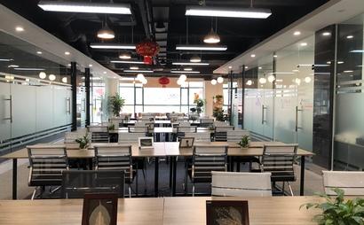 Hot Desk - Collaboration Hot Desk - Collaboration