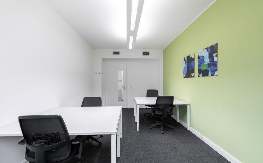 Private office space tailored to your business’ unique needs in Regus Citigroup Centre Private office space tailored to your business’ unique needs in Regus Citigroup Centre