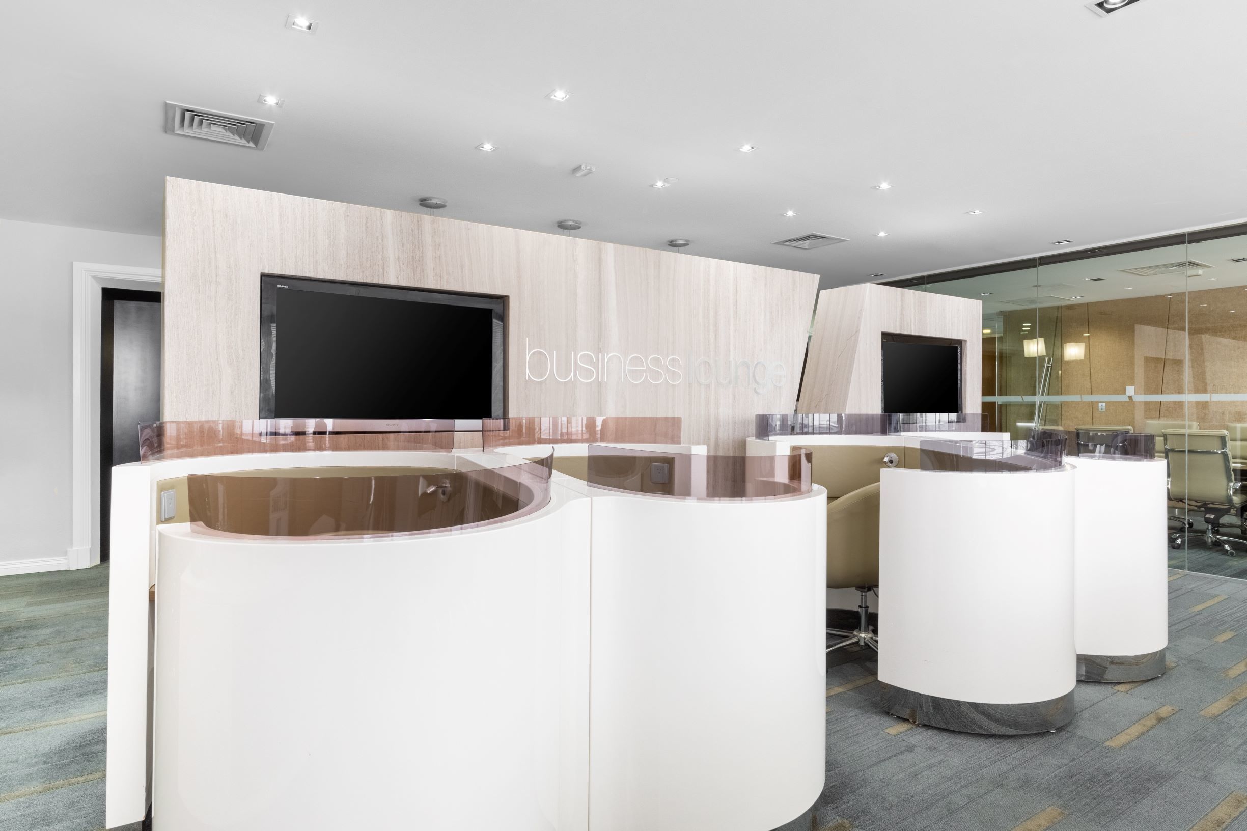 Access professional coworking space in Regus St Martins Tower