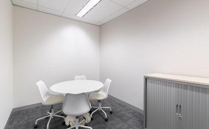 Private office space tailored to your business’ unique needs in Regus St Martins Tower Private office space tailored to your business’ unique needs in Regus St Martins Tower