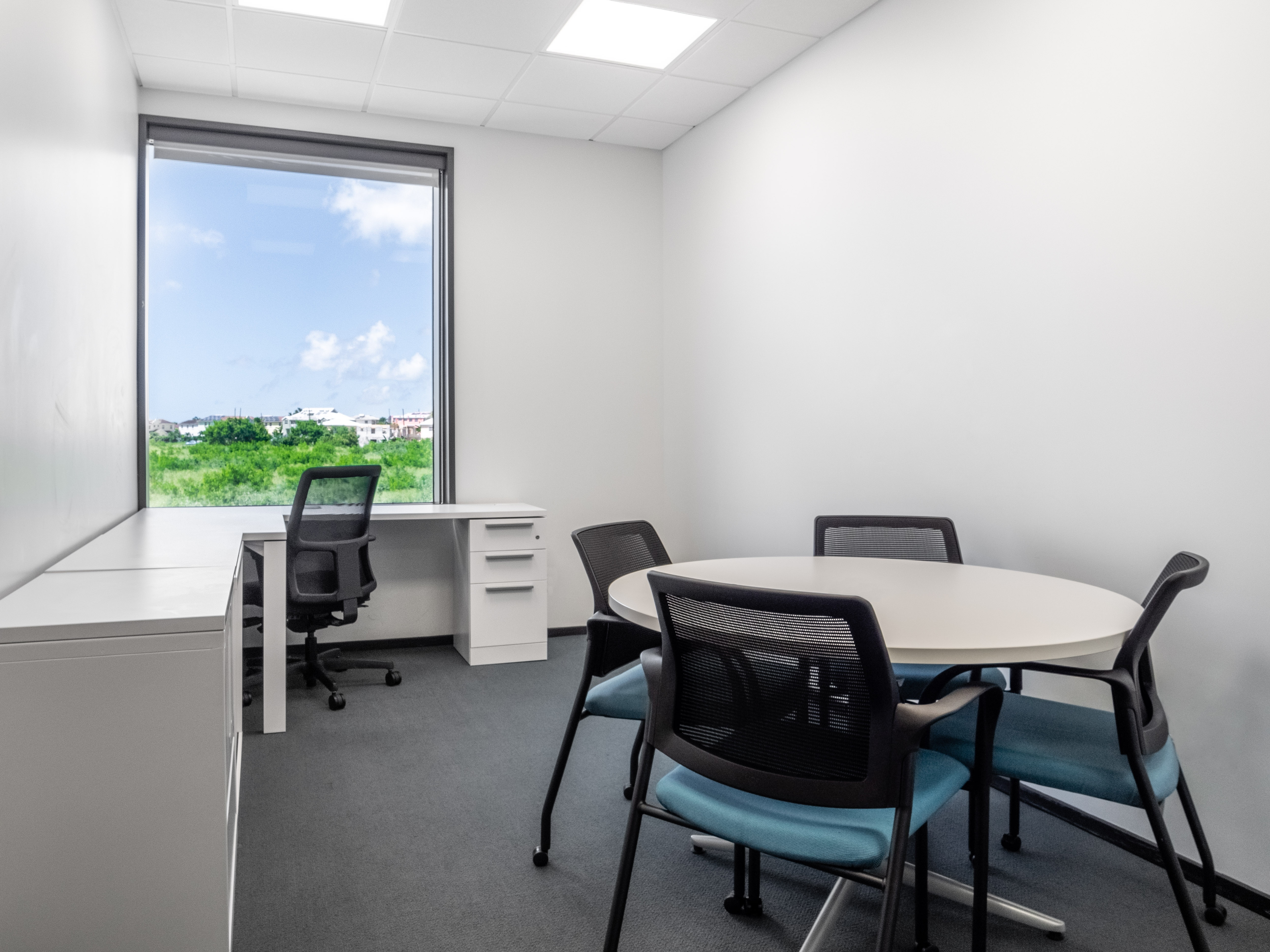 Large office at Regus One Welches