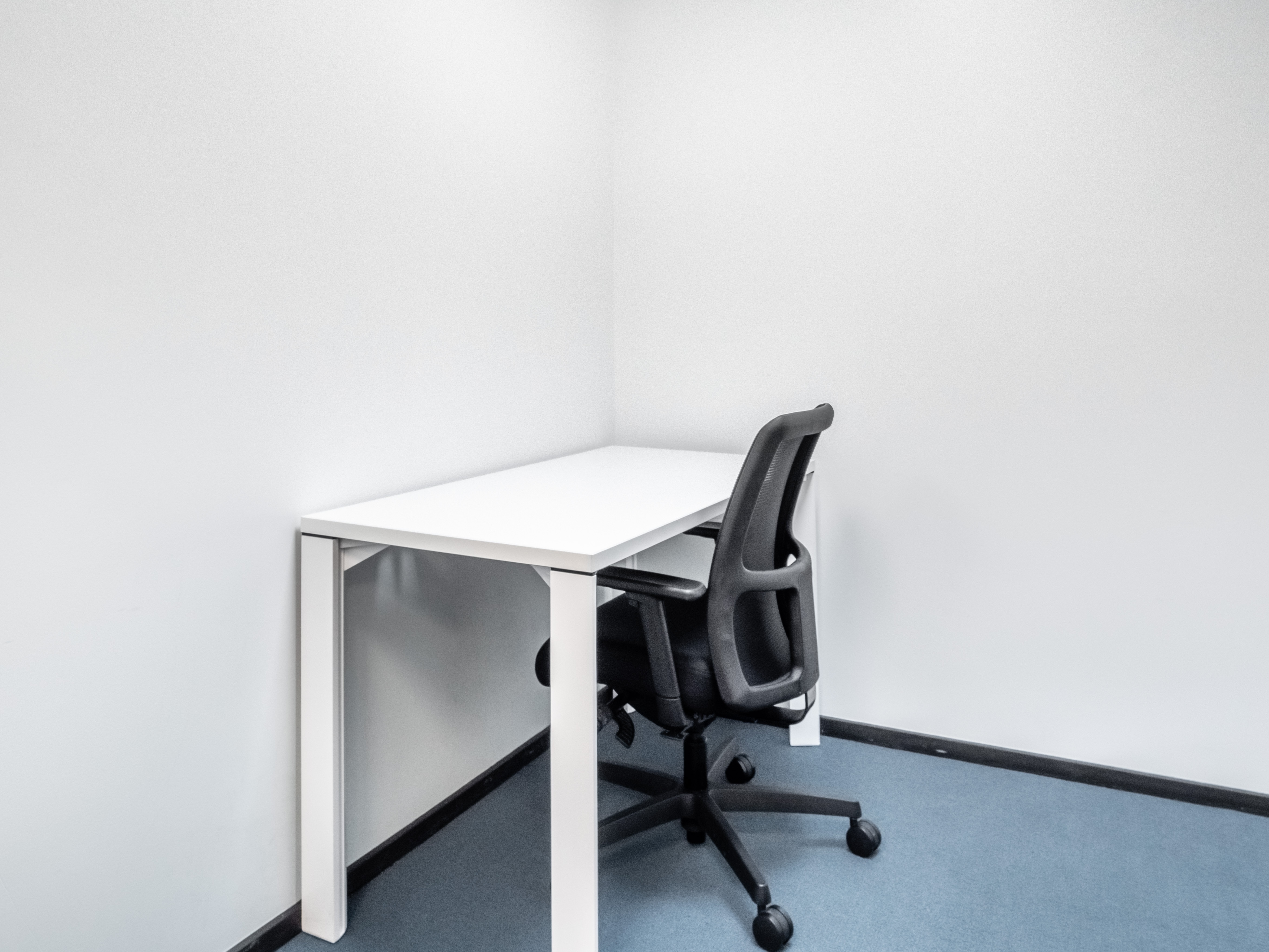 Flexible workspace with dedicated desk in Regus One Welches Flexible workspace with dedicated desk in Regus One Welches