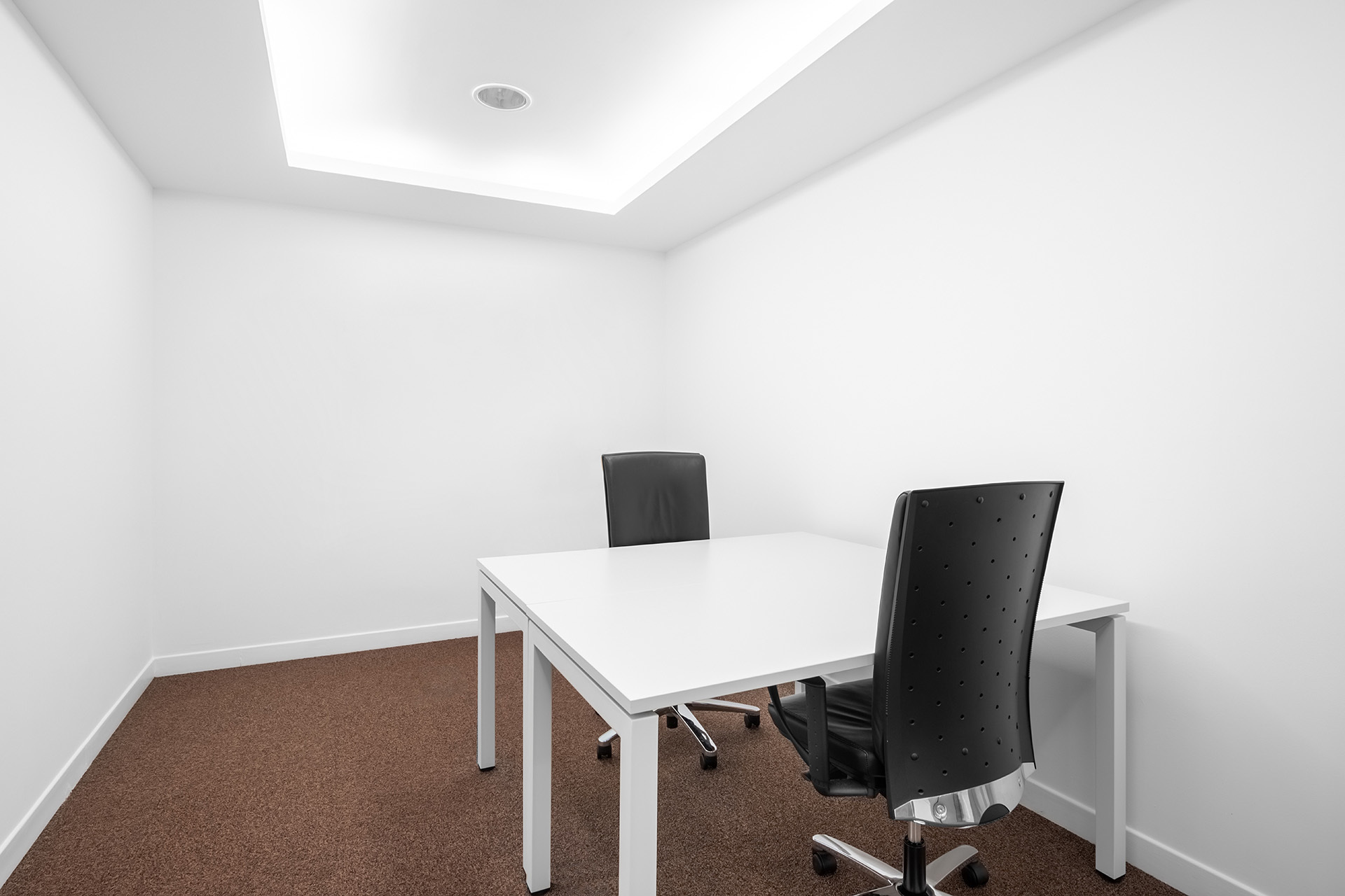 Flexible workspace with dedicated desk in Regus One Welches Flexible workspace with dedicated desk in Regus One Welches