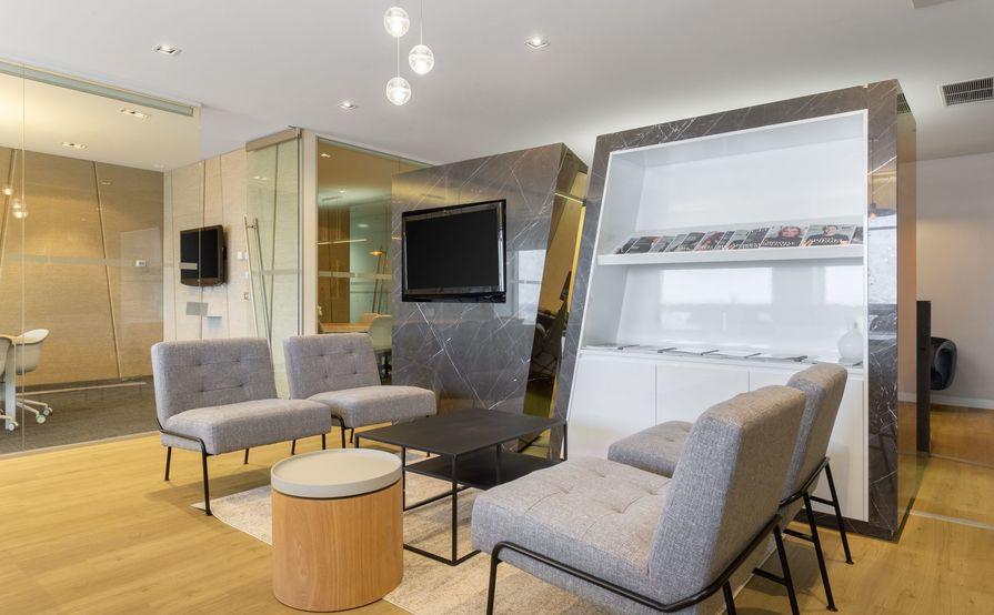 Find office space in Regus 385 Bourke Street for 1 person with everything taken care of