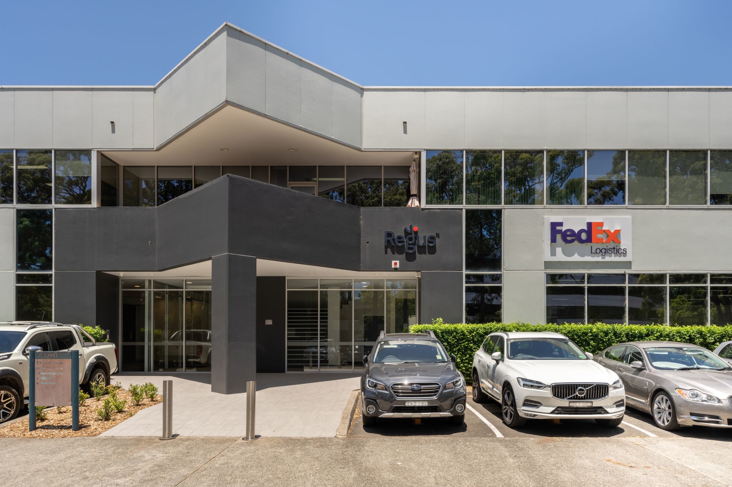 Access professional coworking space in Regus Botany