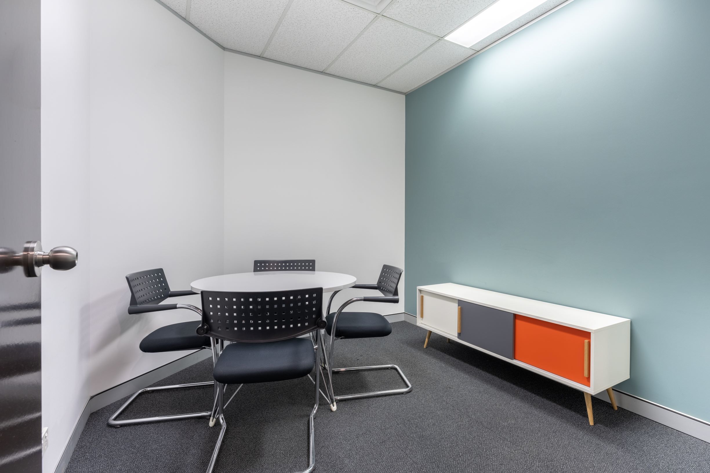 Access professional coworking space in Regus Botany