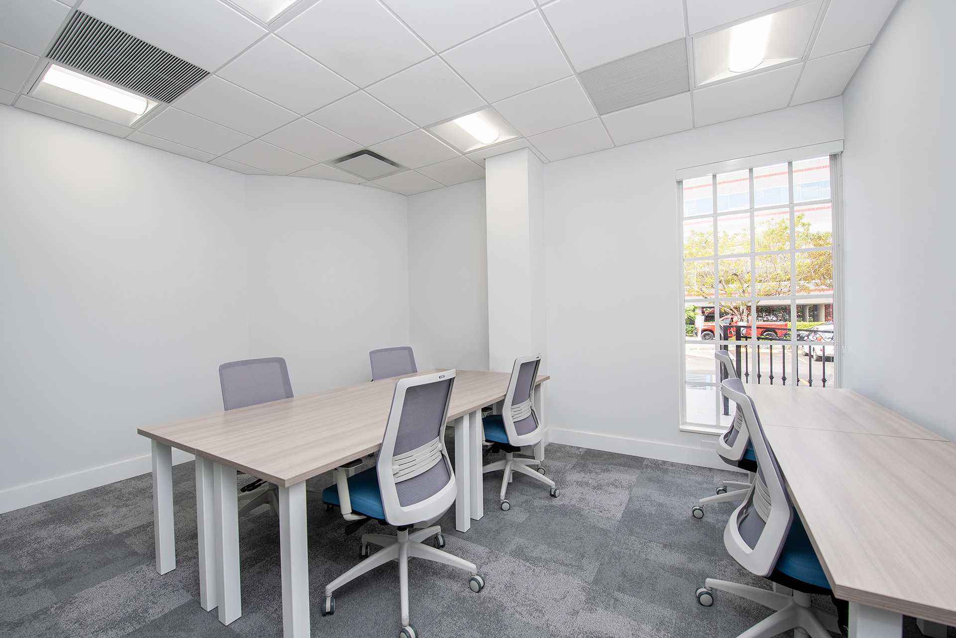 Extra-large office in Cayman Islands, The White House Extra-large office in Cayman Islands, The White House