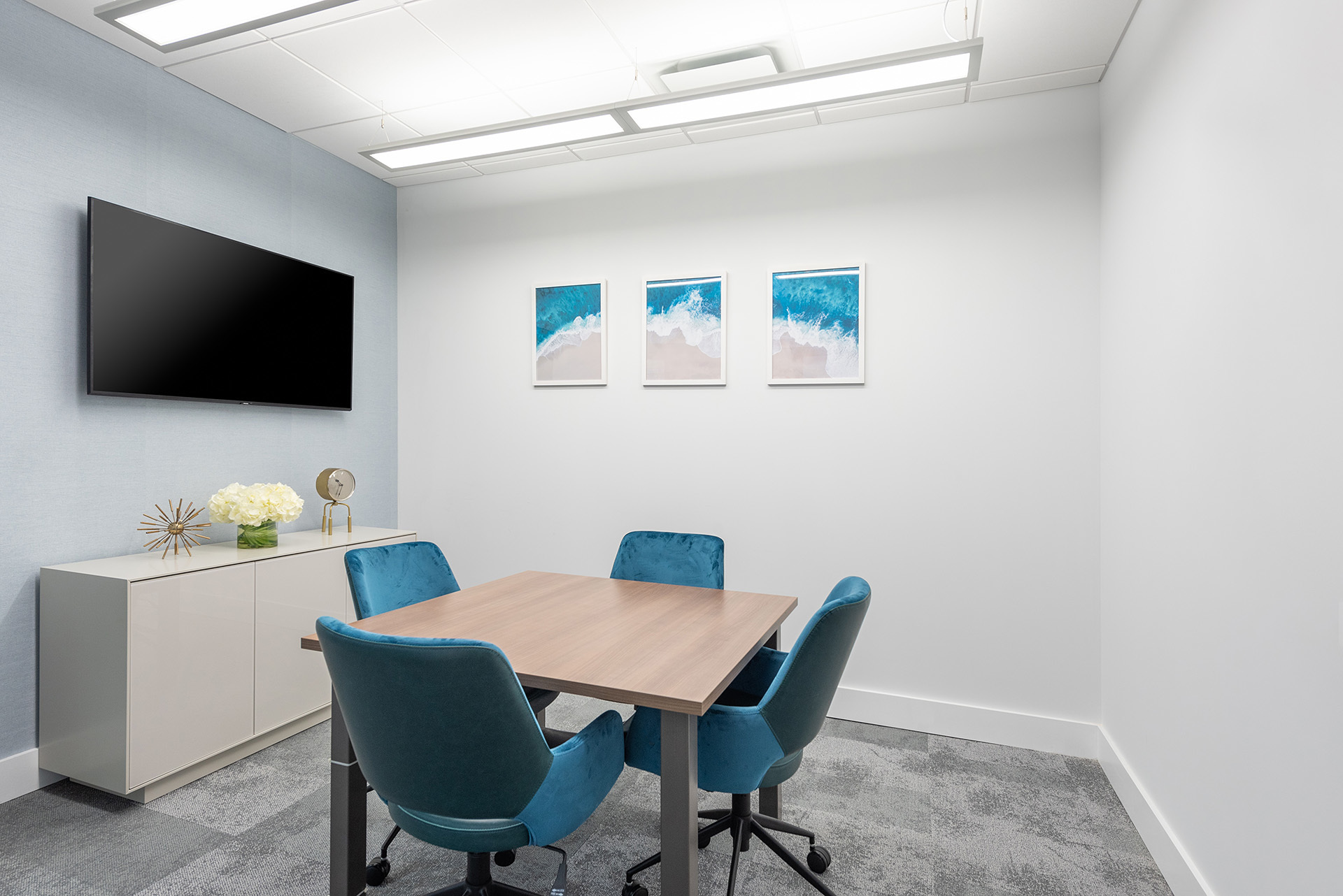 Private office for 4 people in Cayman Islands, The White House Private office for 4 people in Cayman Islands, The White House