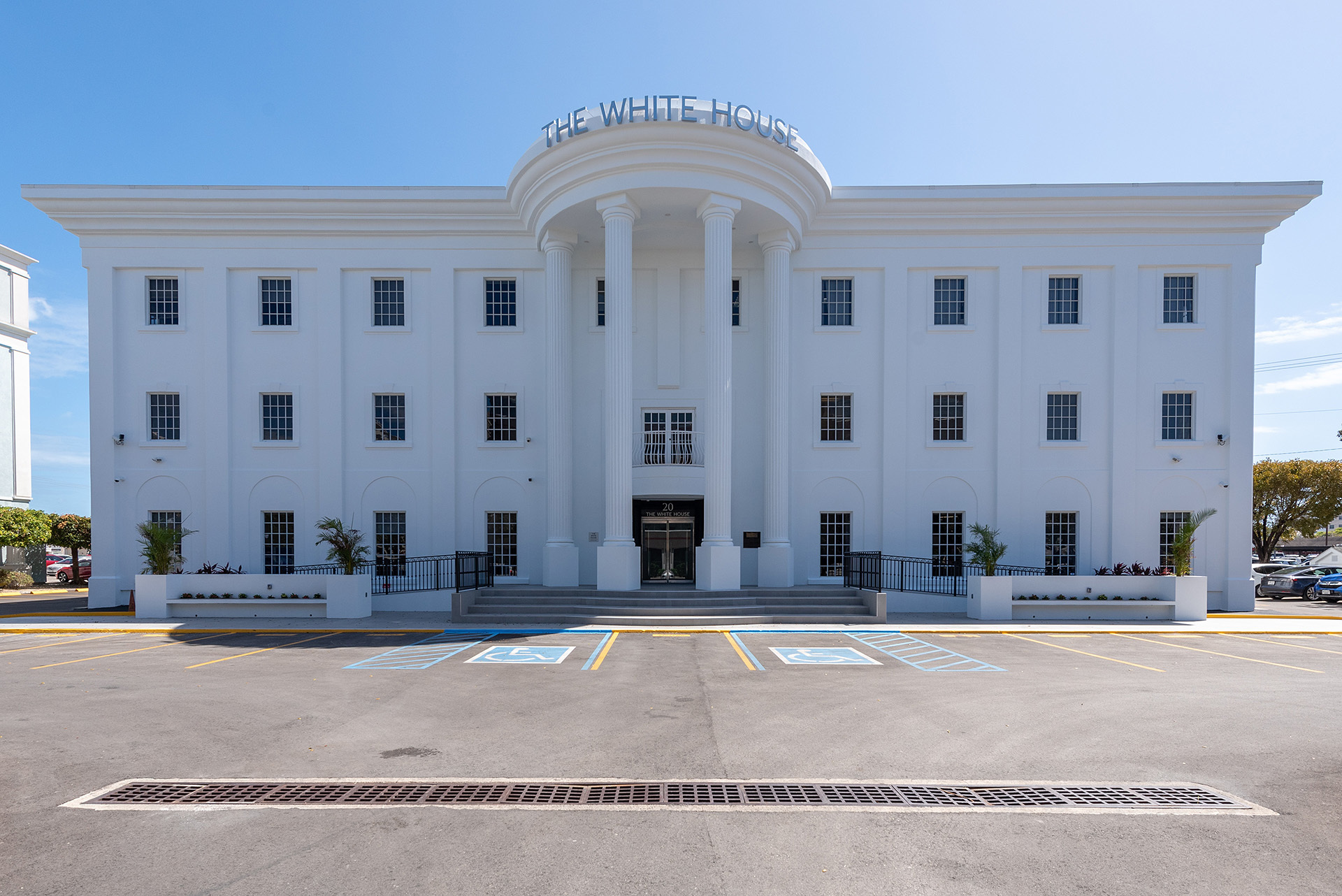 Private office for 4 people in Cayman Islands, The White House Private office for 4 people in Cayman Islands, The White House