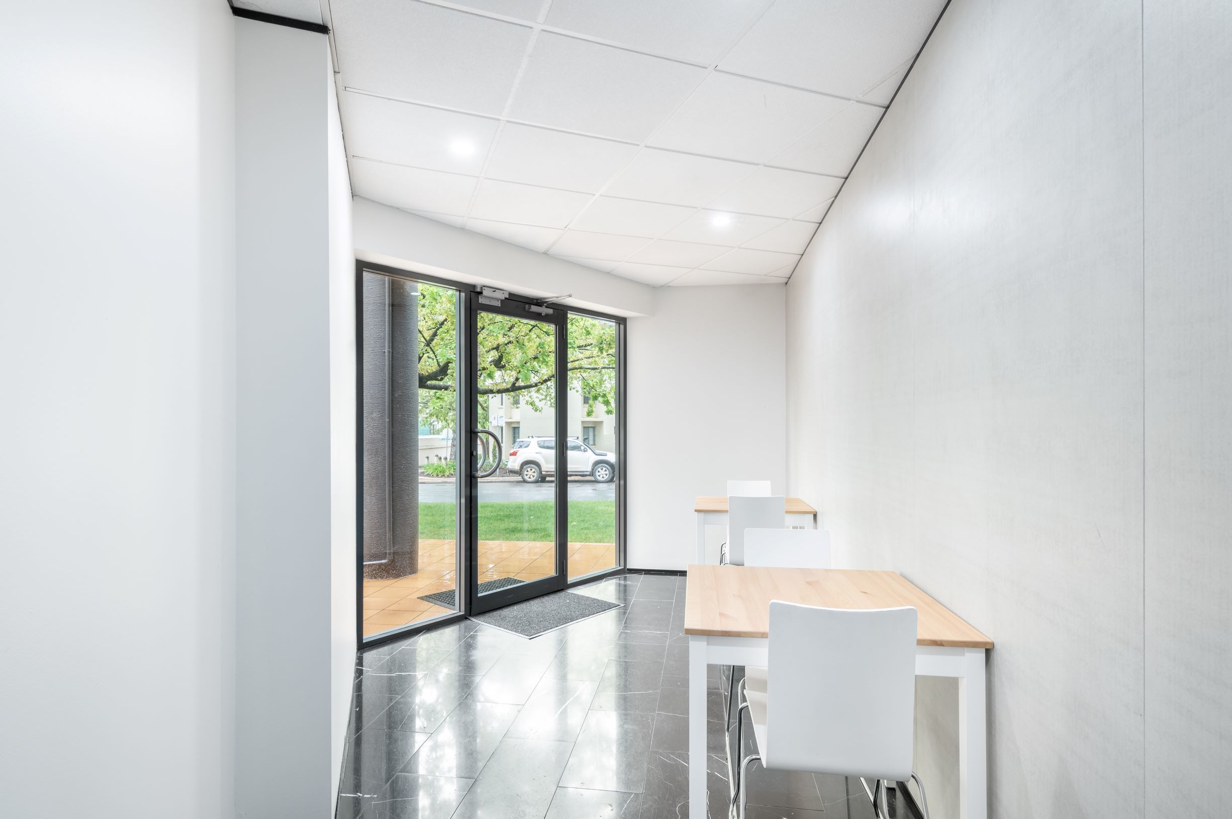 Access professional coworking space in Regus Kingston