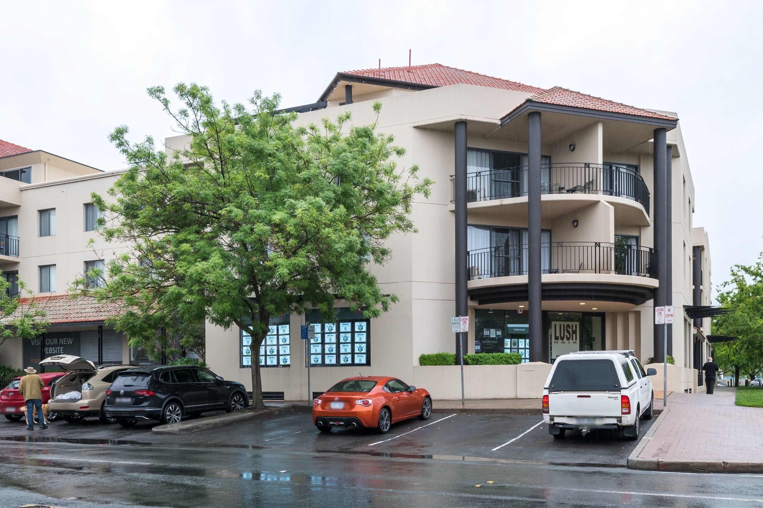 Access professional coworking space in Regus Kingston