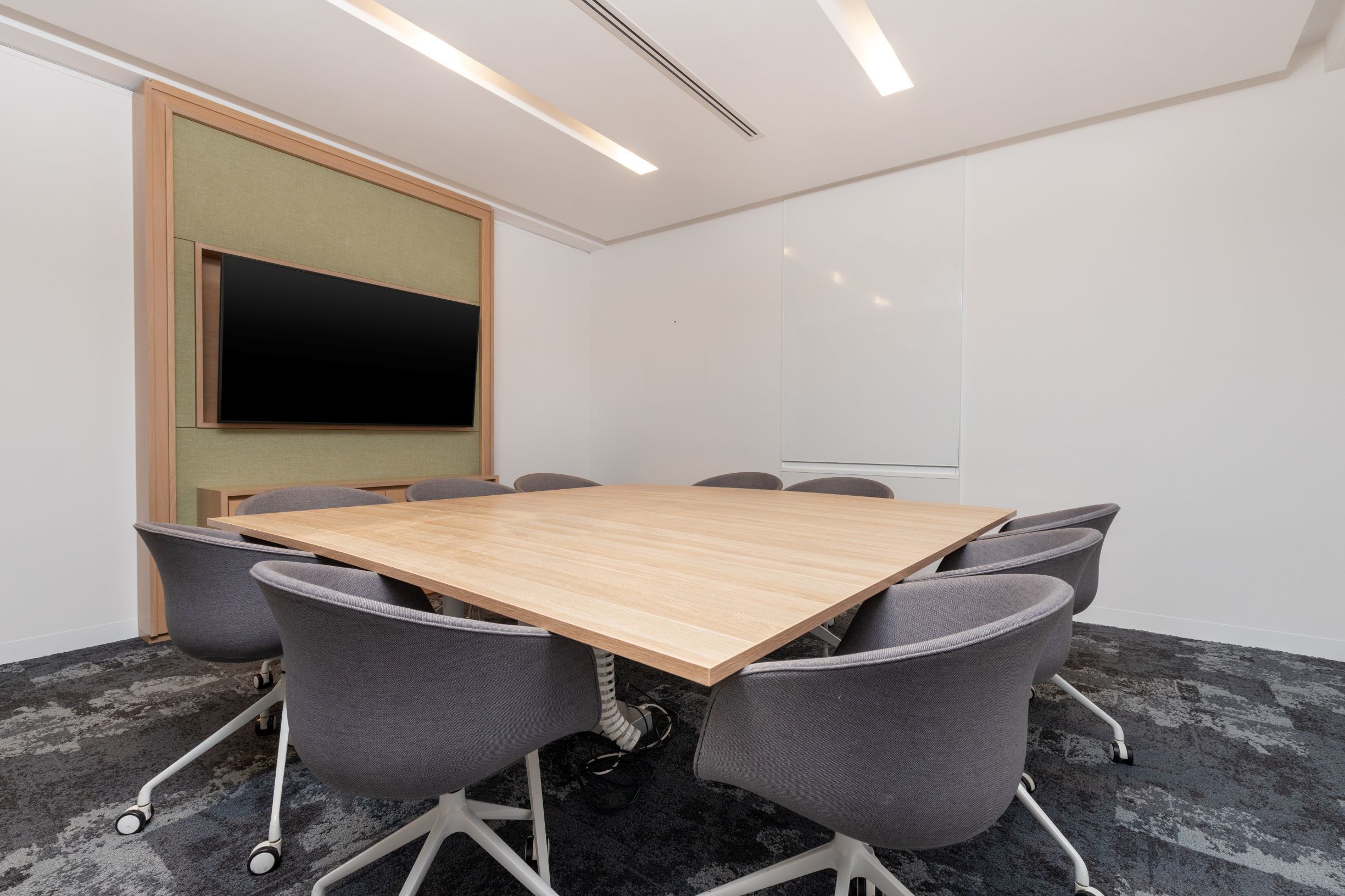 Open plan office space for 15 persons in Regus HWT Tower - Southbank Open plan office space for 15 persons in Regus HWT Tower - Southbank