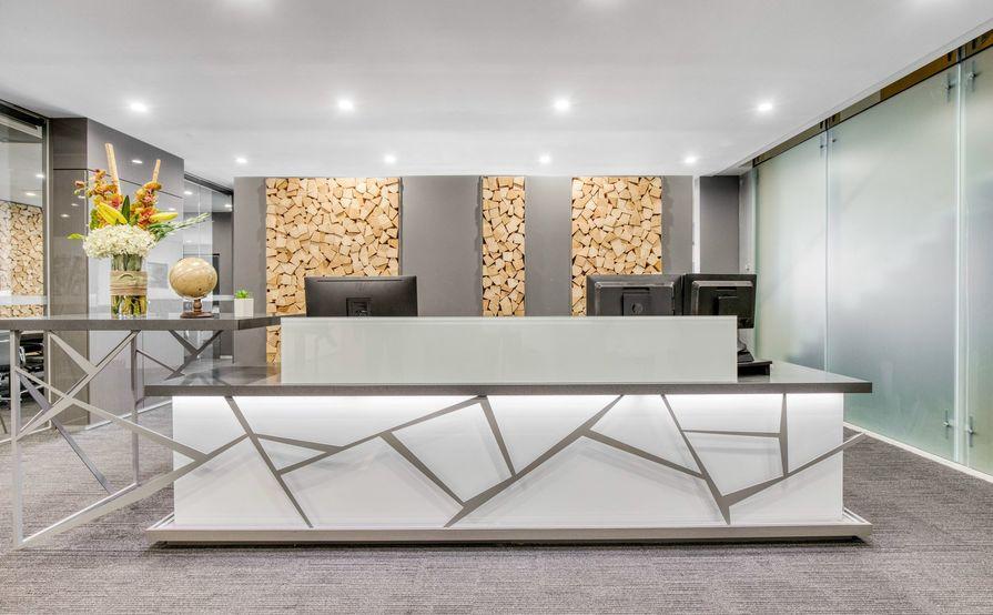 Fully serviced private office space for you and your team in Regus 180 Lonsdale Street 