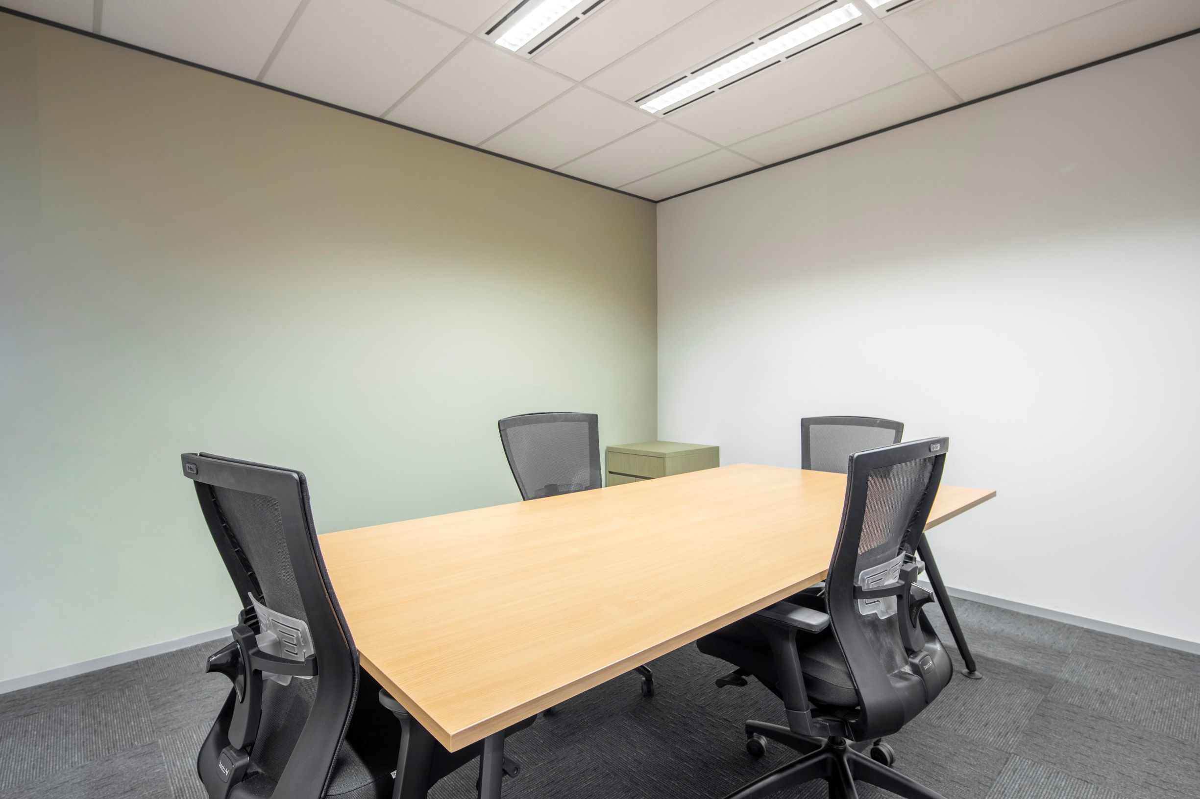 All-inclusive access to coworking space in Regus 90 Collins Street
