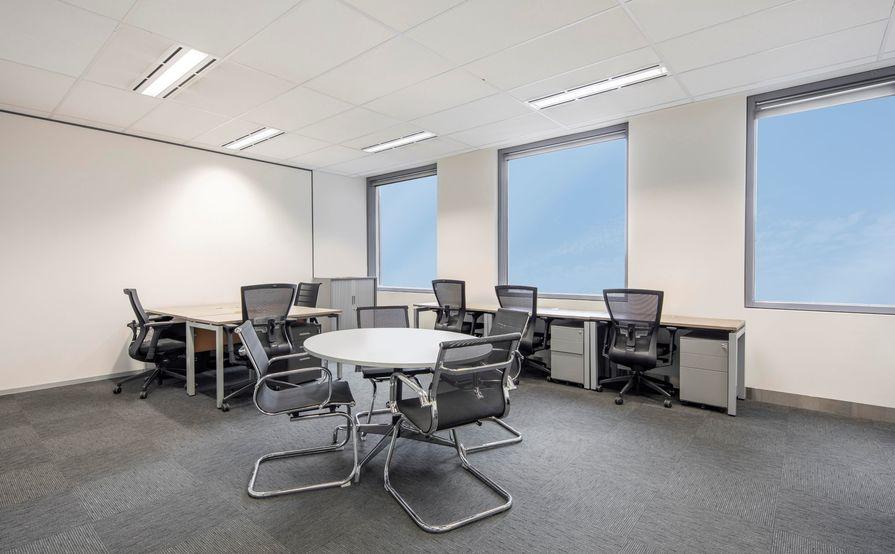 All-inclusive access to professional office space for 3 persons in Regus 90 Collins Street