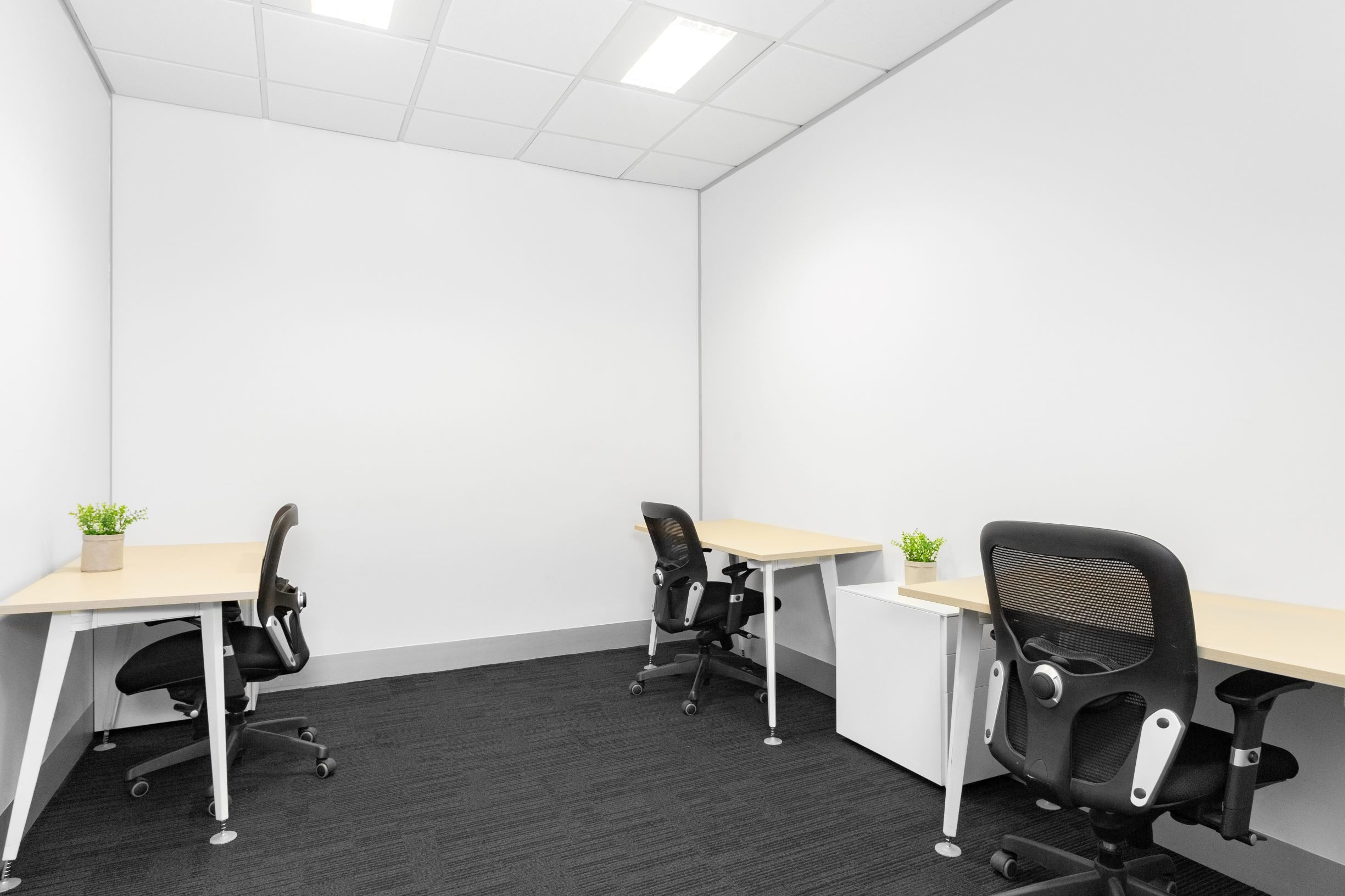 Private office space for 1 person in Regus Kew
