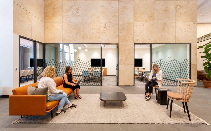 Tailor-made dream offices for 4 persons in Spaces One MQ Tailor-made dream offices for 4 persons in Spaces One MQ