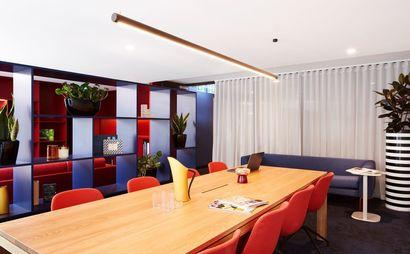 Level 8 Boardroom (continuous coffee and tea - complimentary) Level 8 Boardroom (continuous coffee and tea - complimentary)