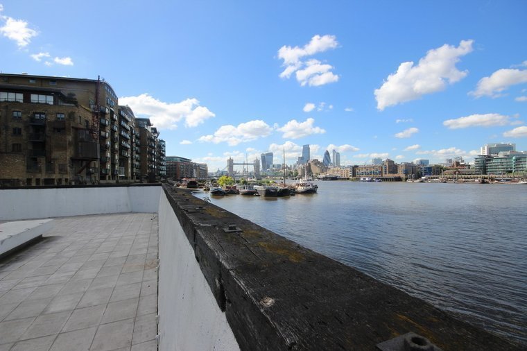 Flexible Desk Space on the Thames