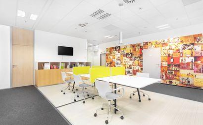 Open plan office space for 10 persons in Regus International Airport - Regus Express Open plan office space for 10 persons in Regus International Airport - Regus Express