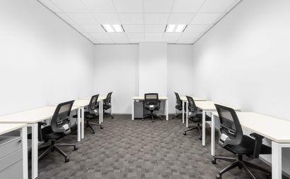 Open plan office space for 15 persons in Regus International Airport - Regus Express Open plan office space for 15 persons in Regus International Airport - Regus Express
