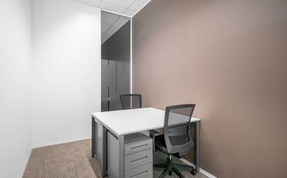 Find office space in Regus Gateway Business Center for 3 persons with everything taken care of Find office space in Regus Gateway Business Center for 3 persons with everything taken care of