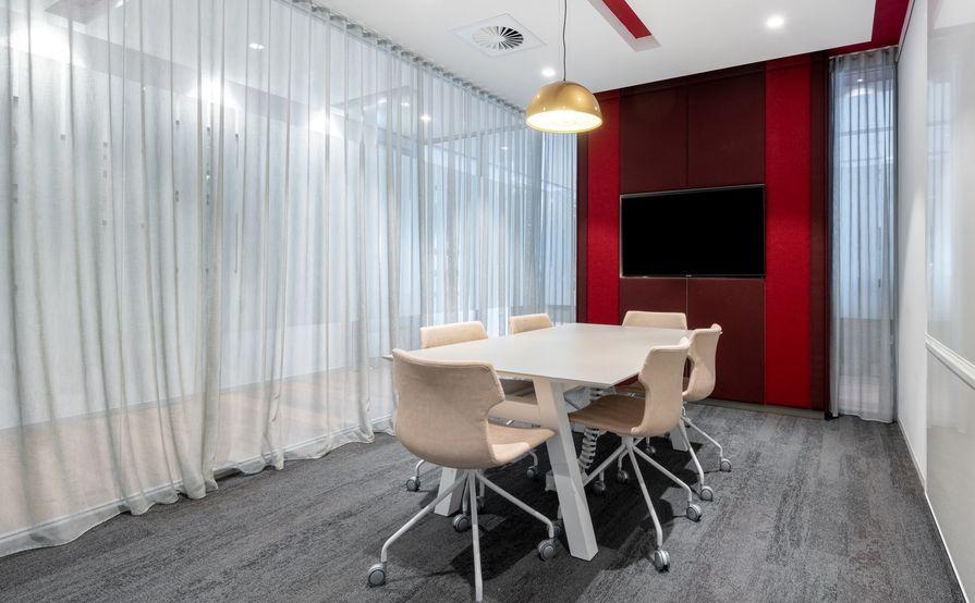 Access professional office space in Regus World Square