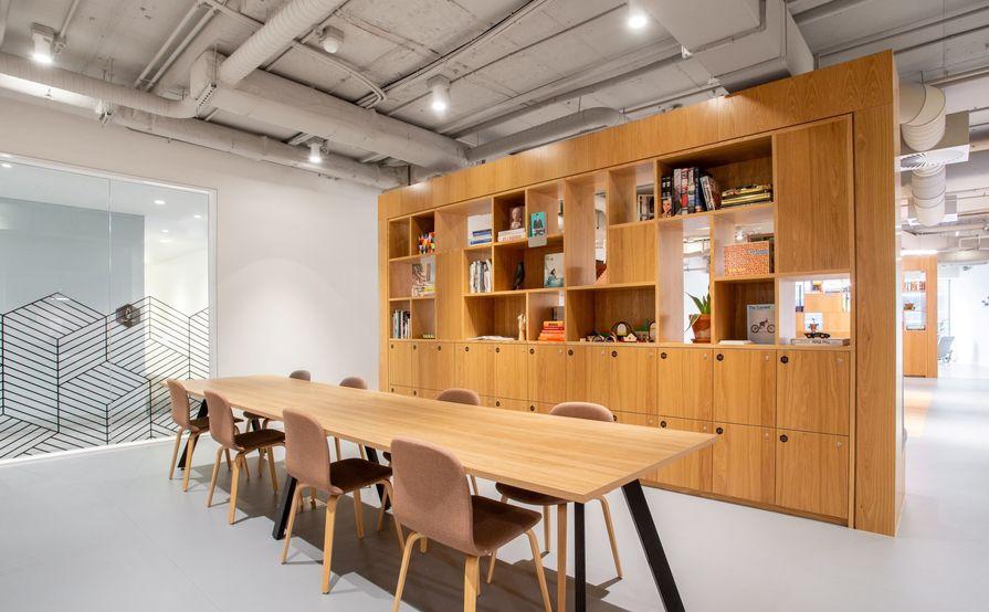 Fully serviced open plan office space for you and your team in Spaces Martin Place Fully serviced open plan office space for you and your team in Spaces Martin Place