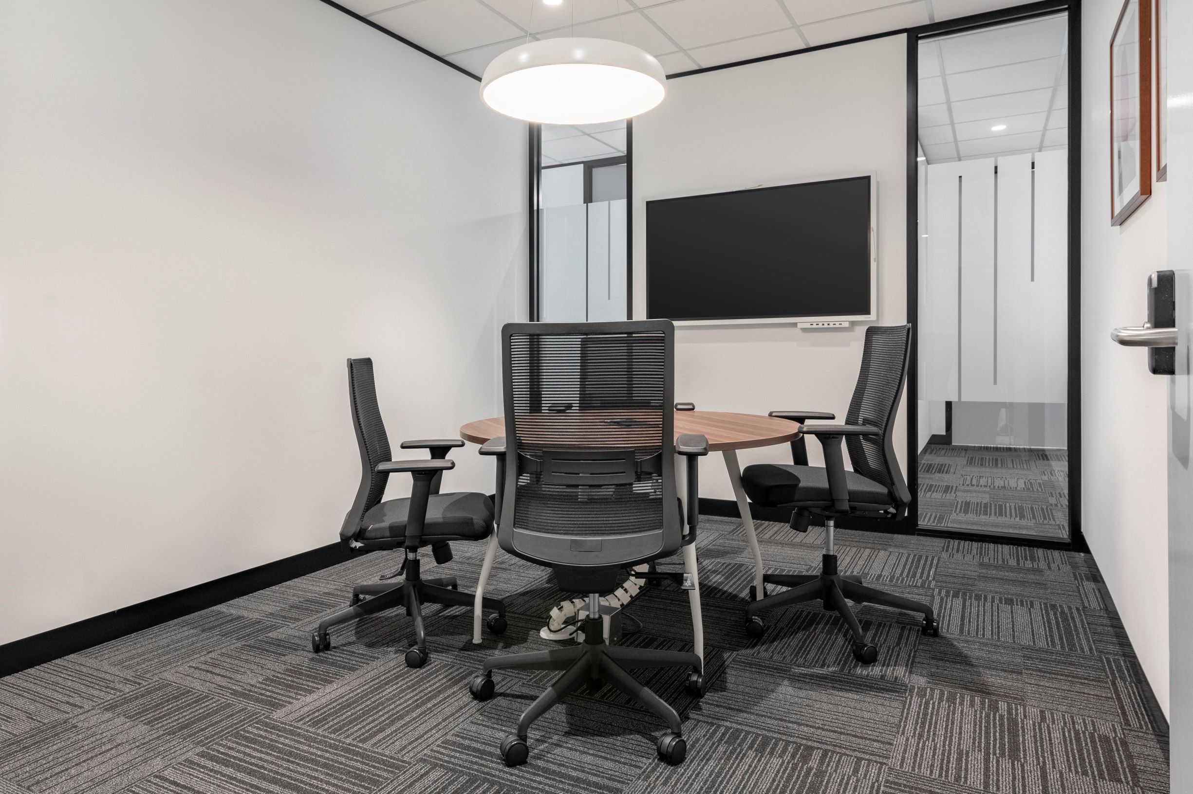 Unlimited office access in Regus 66 Smith Street
