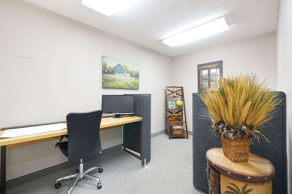 Private desk- ZOOM room