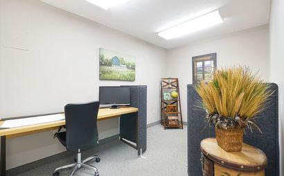 Private desk- ZOOM room Private desk- ZOOM room