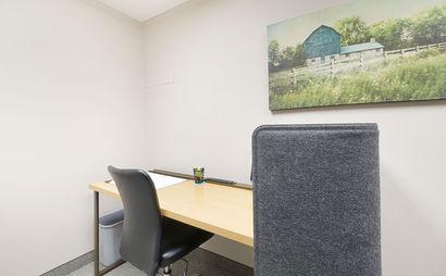 Private desk- ZOOM room Private desk- ZOOM room