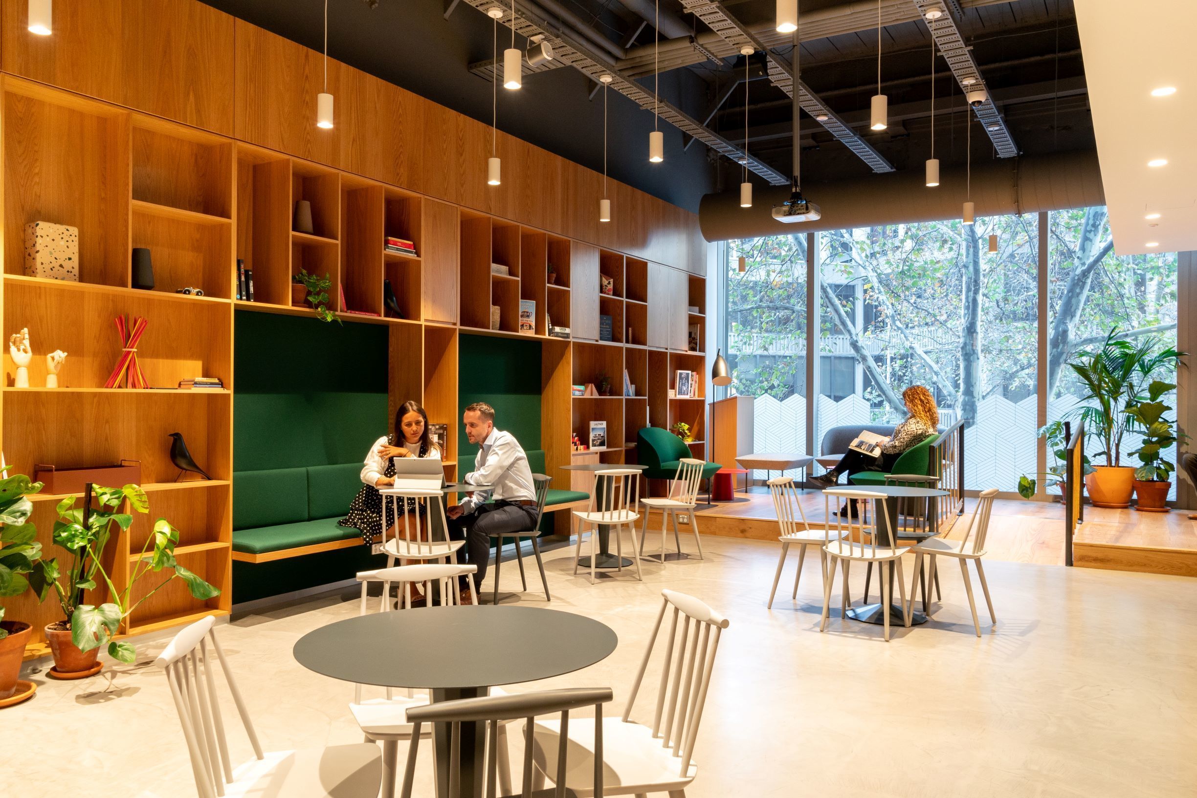 Tailor-made dream offices for 1 person in Spaces Rialto Tailor-made dream offices for 1 person in Spaces Rialto