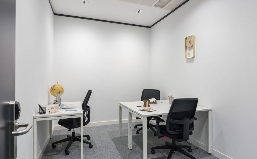 Tailor-made dream offices for 3 persons in Spaces Rialto