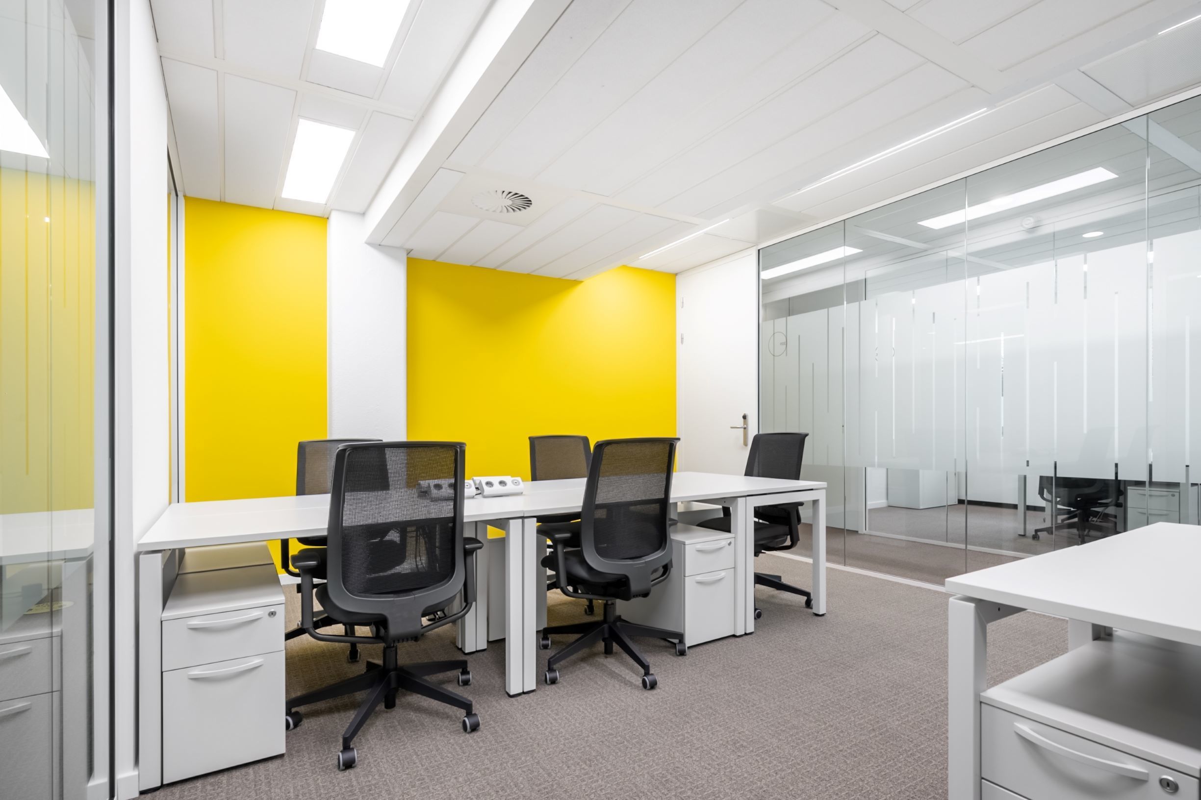 Move into ready-to-use open plan office space for 15 persons in Regus Citigroup Centre Move into ready-to-use open plan office space for 15 persons in Regus Citigroup Centre