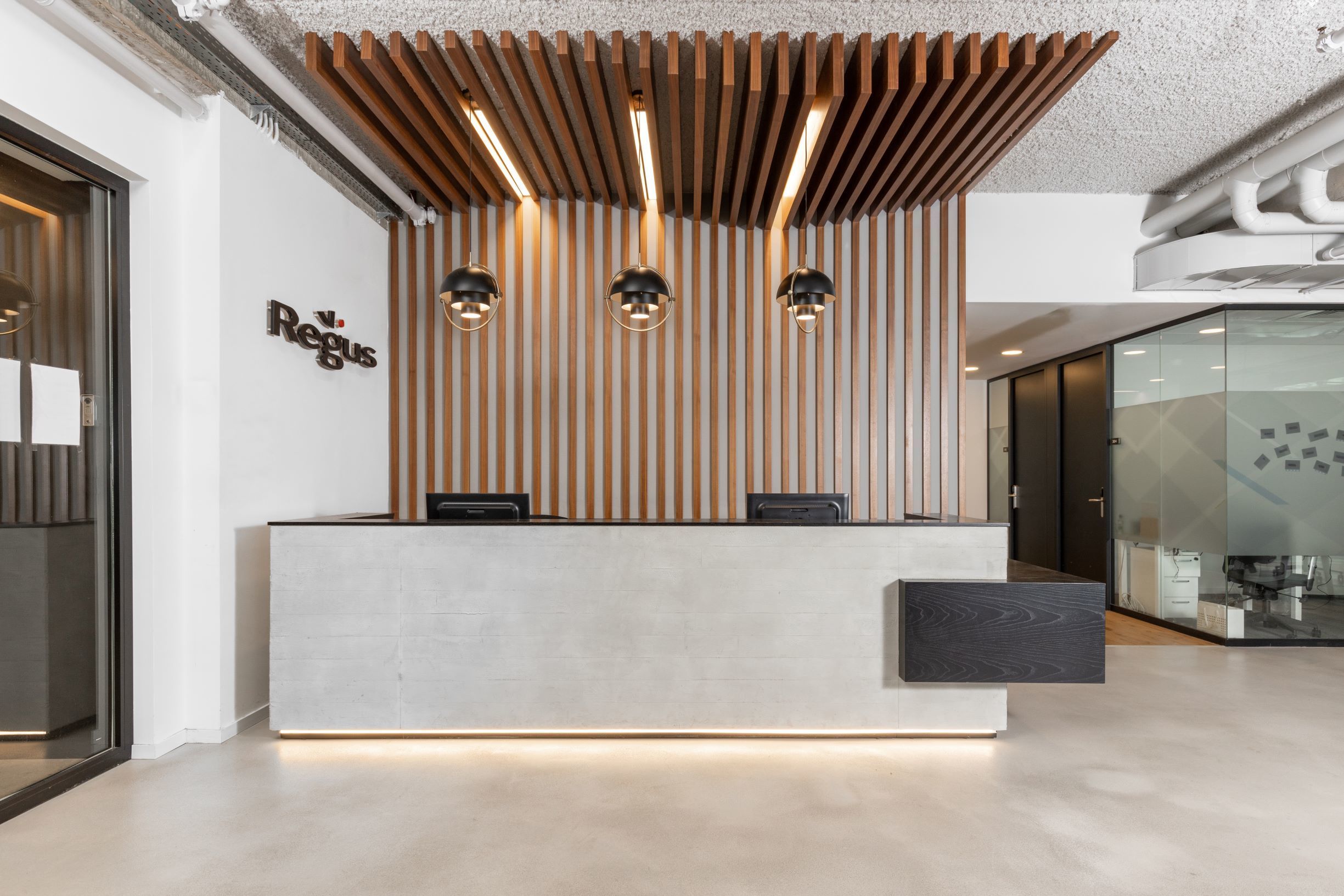 Move into ready-to-use open plan office space for 15 persons in Regus Citigroup Centre Move into ready-to-use open plan office space for 15 persons in Regus Citigroup Centre