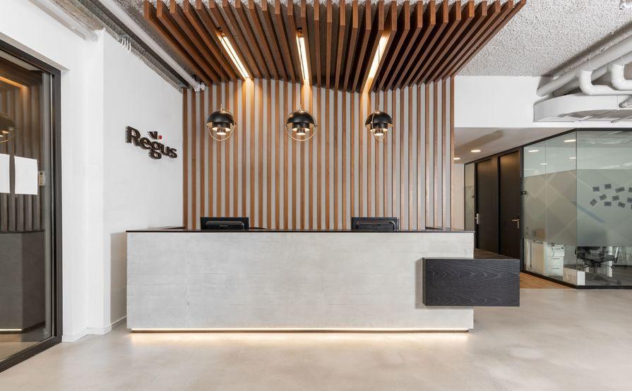 Move into ready-to-use open plan office space for 15 persons in Regus Citigroup Centre Move into ready-to-use open plan office space for 15 persons in Regus Citigroup Centre