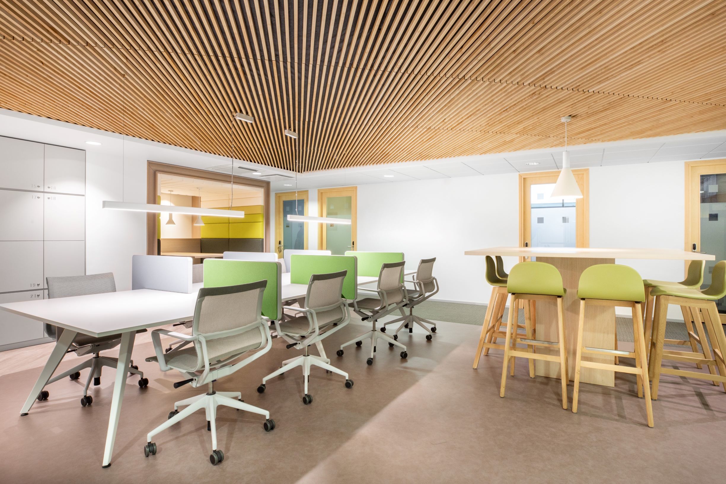 Move into ready-to-use open plan office space for 15 persons in Regus Citigroup Centre Move into ready-to-use open plan office space for 15 persons in Regus Citigroup Centre