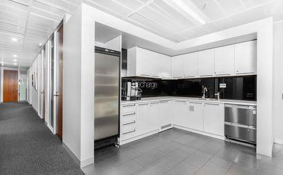 Open plan office space for 15 persons in Regus 121 King William Street Open plan office space for 15 persons in Regus 121 King William Street