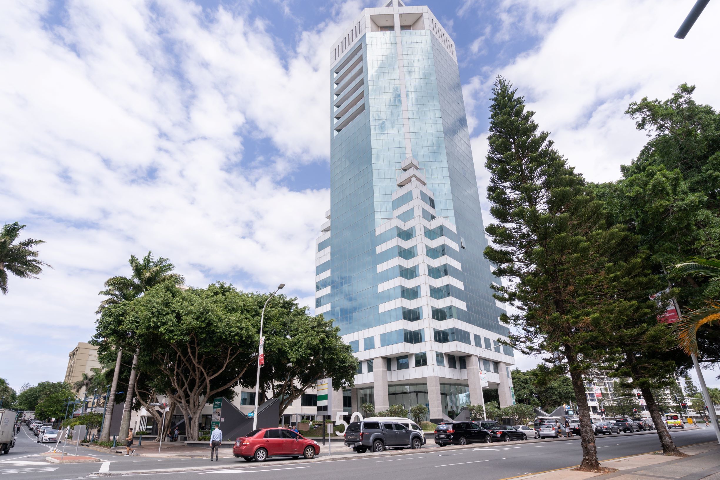 All-inclusive access to coworking space in Regus Surfers Paradise