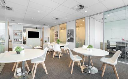 Book a reserved coworking spot or hot desk in Regus Surfers Paradise Book a reserved coworking spot or hot desk in Regus Surfers Paradise