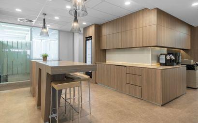 Fully serviced open plan office space for you and your team in Regus Surfers Paradise Fully serviced open plan office space for you and your team in Regus Surfers Paradise