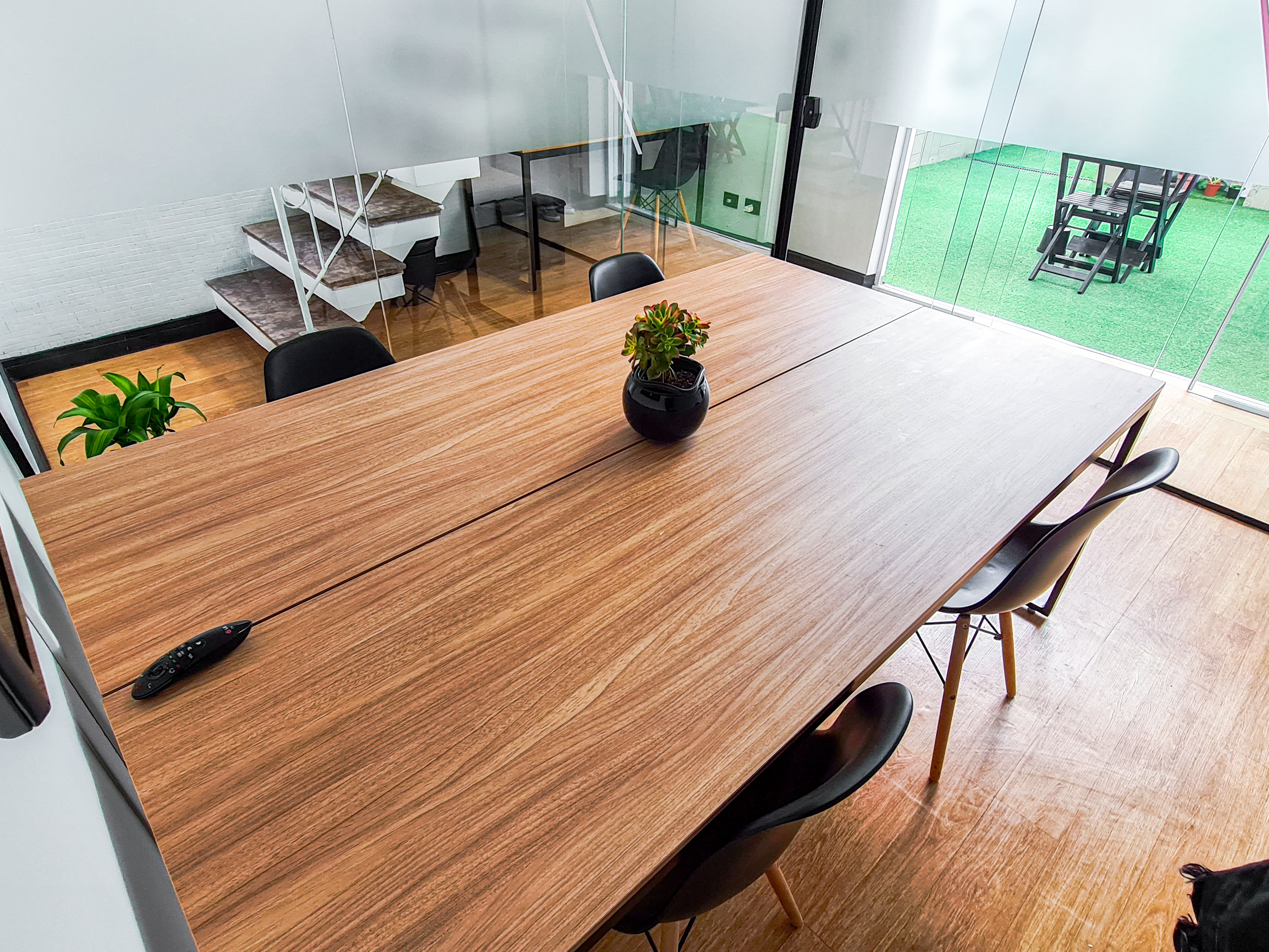 Sala de Reunião para 4 ou 6 pessoas - Realize Coworking Tatuapé Sala de Reunião para 4 ou 6 pessoas - Realize Coworking Tatuapé