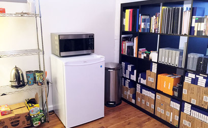 Desk in prime DUMBO building Desk in prime DUMBO building