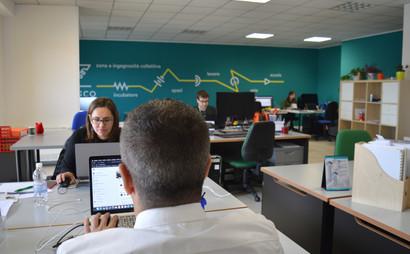 Scrivania in open space Scrivania in open space