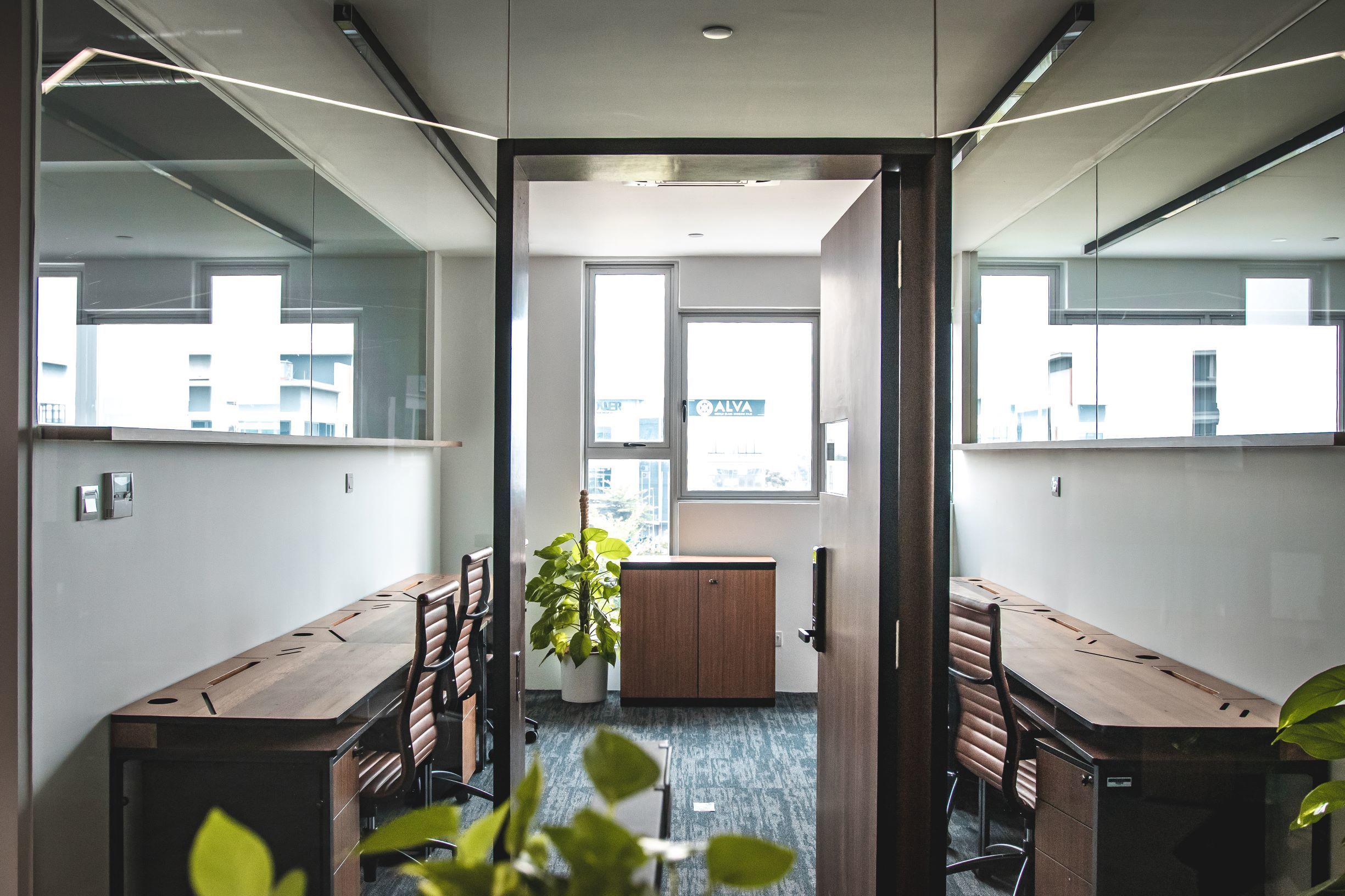 Premium Office Suite (From 2 to 9 Pax)